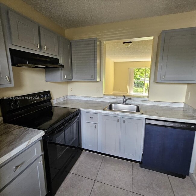 Photo - 8540 N Sherman Cir Unit 202
