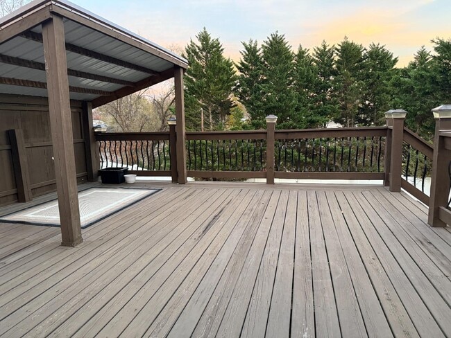 146 E Park Dr