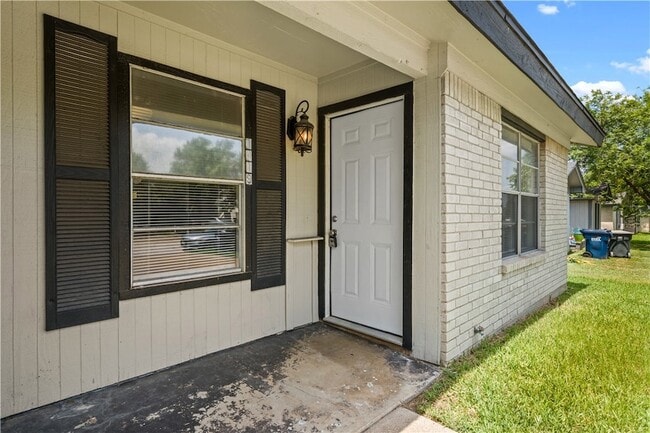 Photo - 1419 Hillside Dr