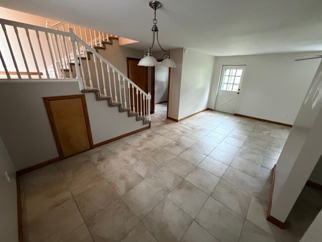 Building Photo - 1805 Pinewood Dr Unit 1805
