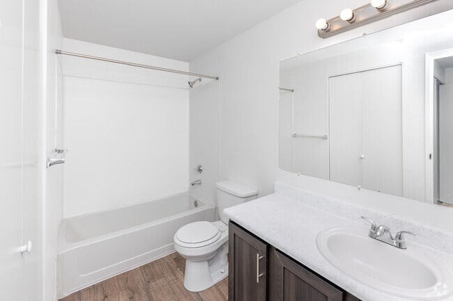 1BR, 1BA - 700SF