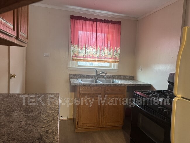 Photo - 105-107-107 Bidwell Terrace