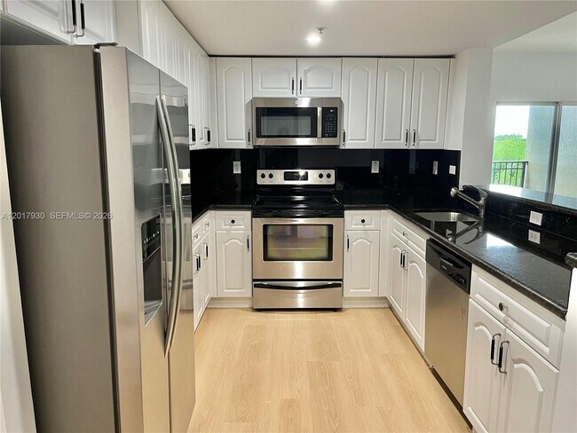 Photo - 120 Douglas Rd Unit 306