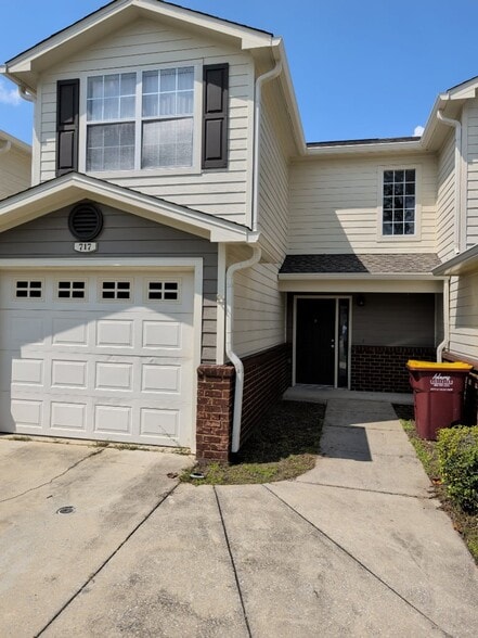 717 Majestic Dr
