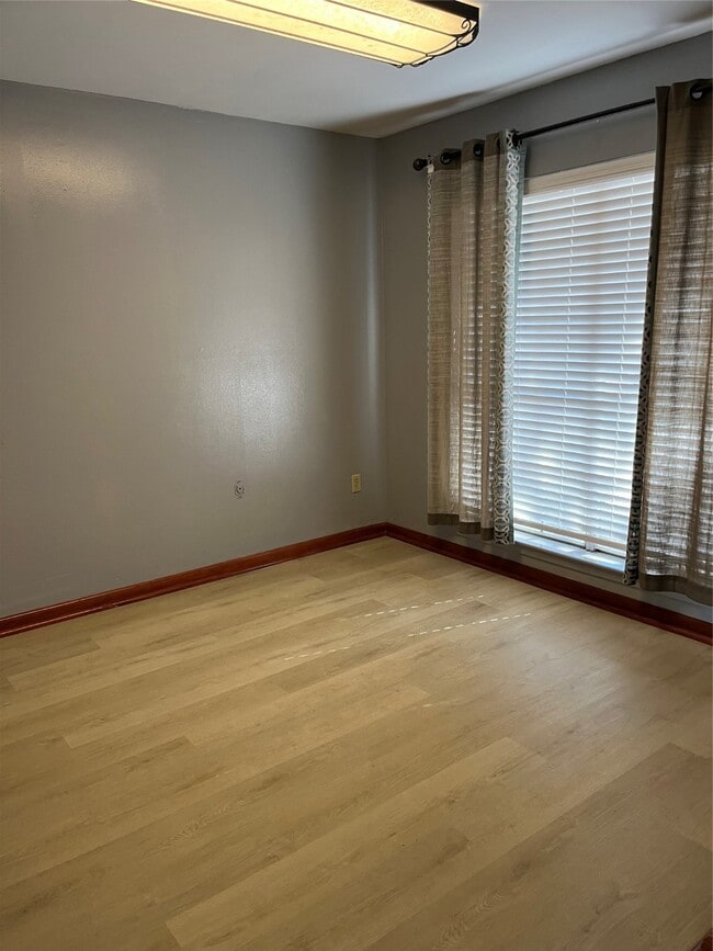 Building Photo - 10831 Overlea Dr