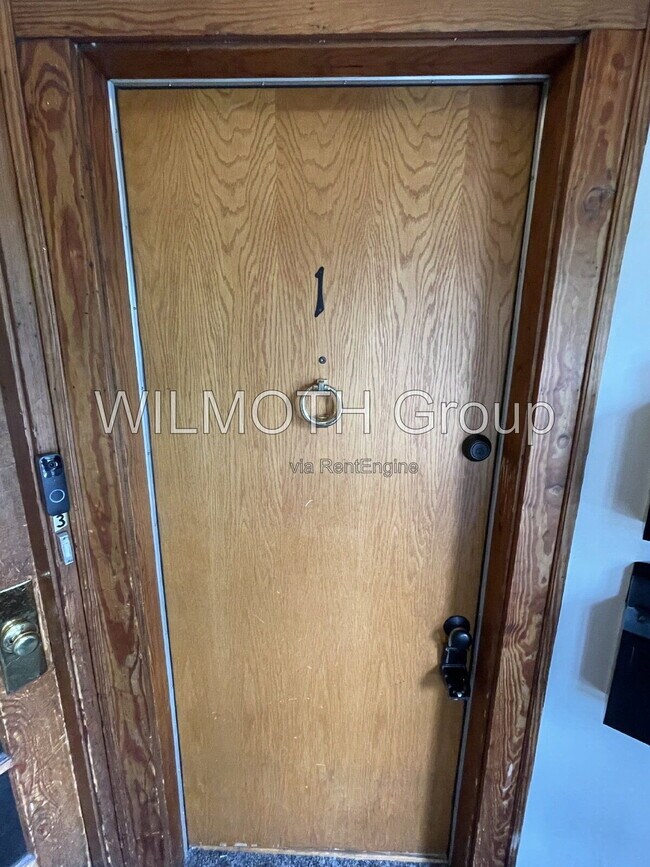 Photo - 537 E 11th St Unidad Apartment 1