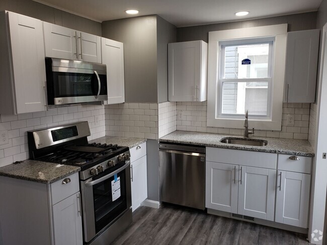 Building Photo - End row home with stainless appliances, wa...