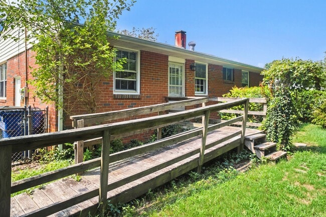 Photo - 819 Hadley Rd