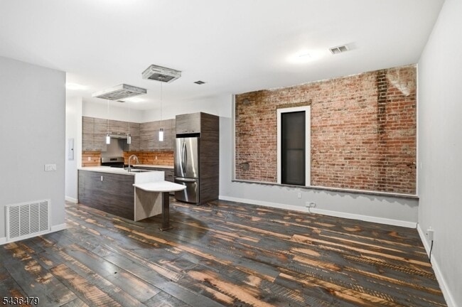 Photo - 180 Spring St Unidad 304