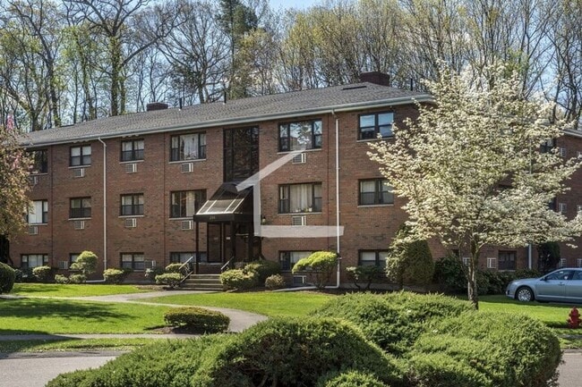 Building Photo - 2Br/1Bth in a convenient location! Laundry onsite! NO BROKER FEE!