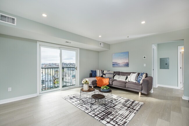 Photo - 450 American Legion Hwy Unit 505