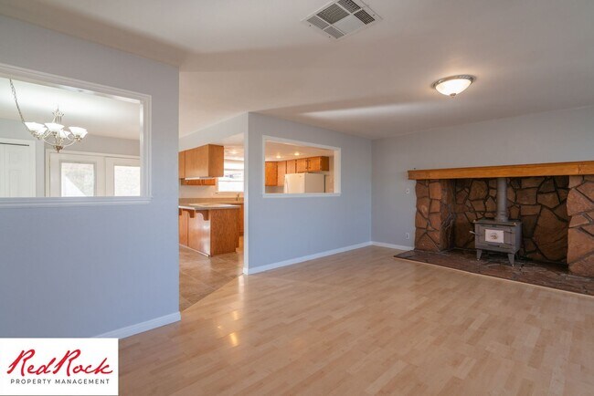 Photo - Bright & Spacious 3-Bed, 2-Bath Home in Wa...