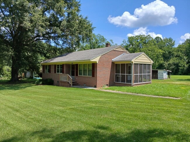 Building Photo - 469 Slagles Lake Rd Rental
