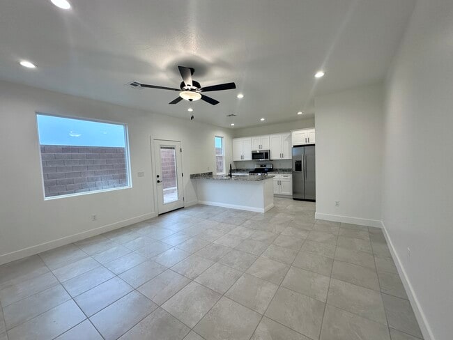 Photo - 186 N 2470 W
