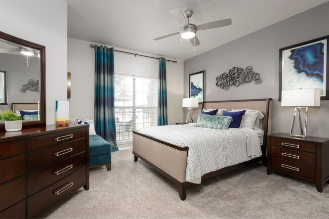 Creekside 121 Apartments