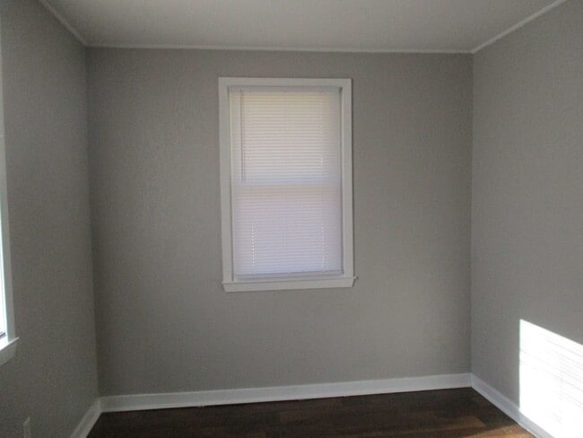 Photo - Charming two bedroom one bath duplex that ...