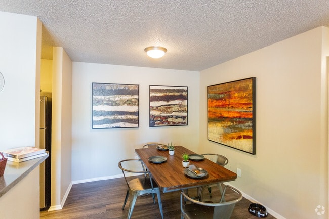 2BR, 2BA - McKenzie - 972 SF