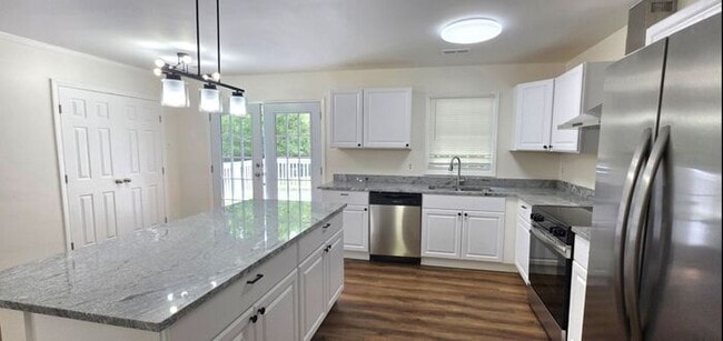 Photo - Renovated 4BD/1.5BA Ranch in Windsor Park!