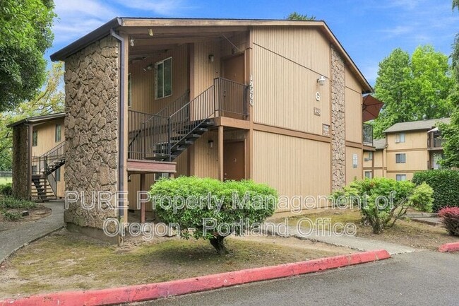 Photo - 14200 NE Sandy Blvd Unit G-04