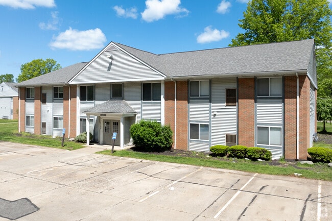 Building Photo - The Hamlets at Willoughby Rental
