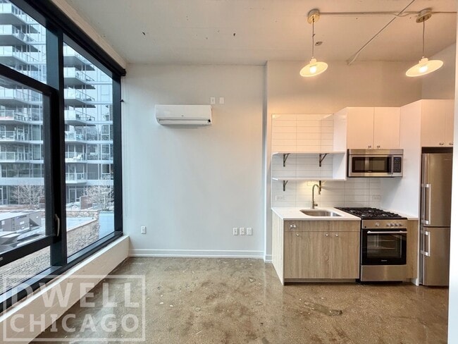 Photo - 152 W Huron St