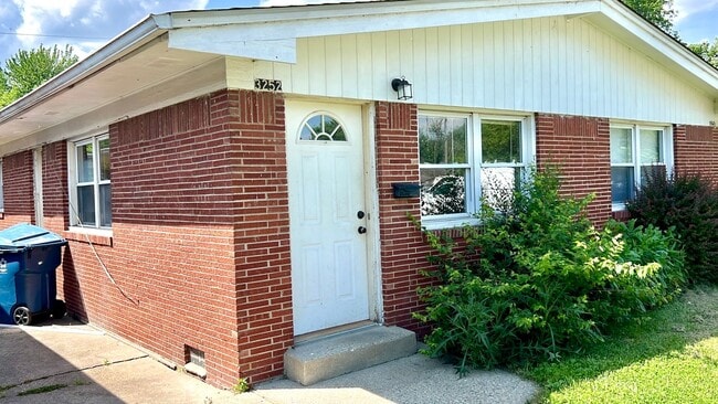 Building Photo - 3256-3258 Mooresville Rd. Unit 3256