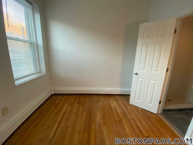 Building Photo - 49 S Huntington Ave Rental