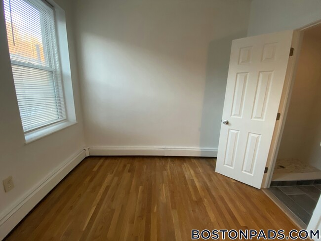 Building Photo - 49 S Huntington Ave Rental
