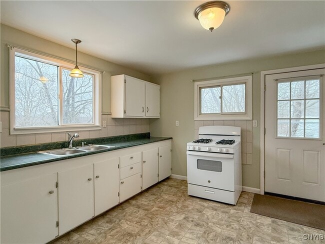 Building Photo - 2653 W Seneca Turnpike