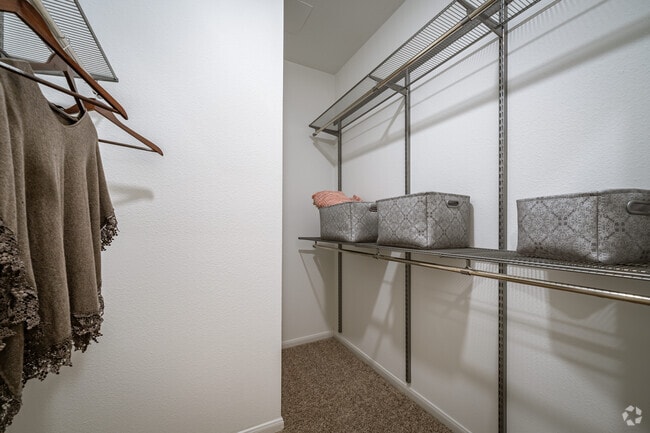 2BR, 2BA - 1,142SF