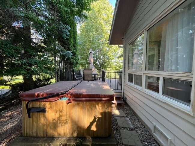 Photo - 883 St Andrews Dr