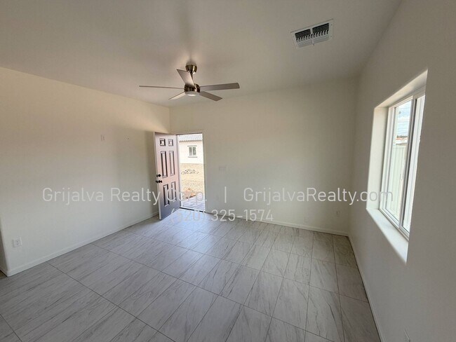 Building Photo - 4509 S 7th Ave Unit 01