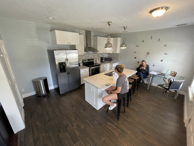 Photo - 410 E Floribraska Ave