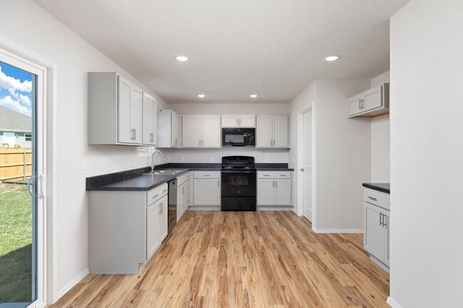 Photo - 3 Bedroom Rental with Fence!