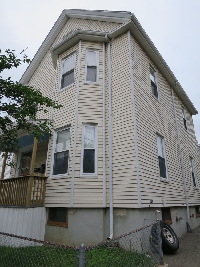 Building Photo - 95 Flint St Unit 2
