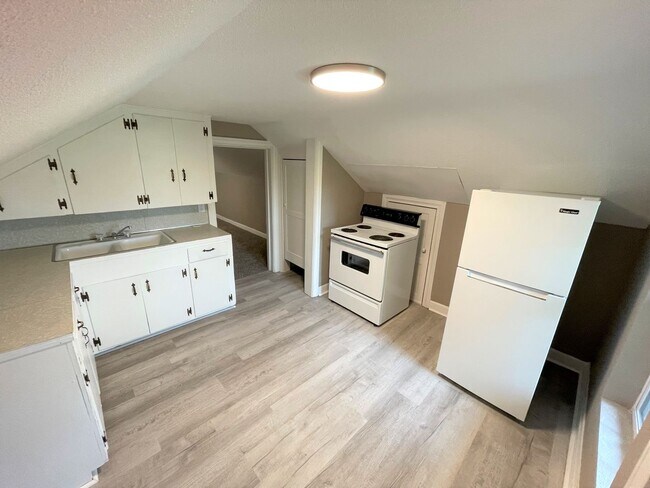 Photo - 1965 Kingsley Dr Unit 1965 1/2 Kingsley Dr. - RTR 12/08