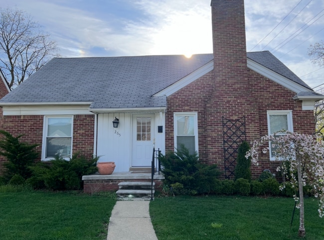 Photo - 265 S Lafayette St