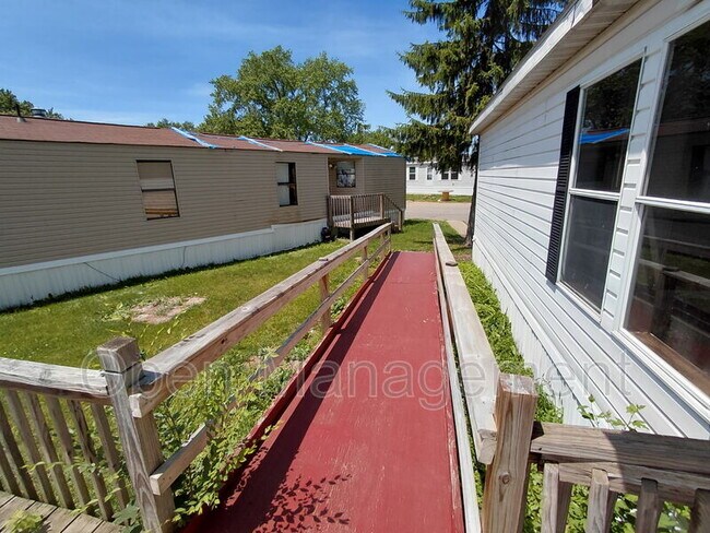 Photo - 301 Mantle Ave