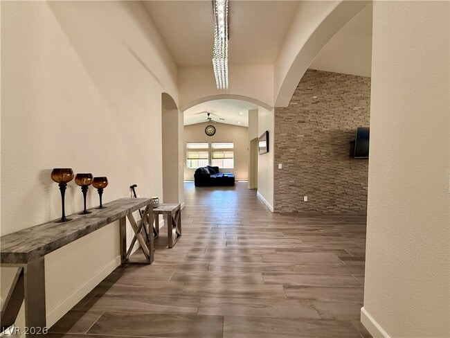 Building Photo - 8565 Hogan Falls Cir