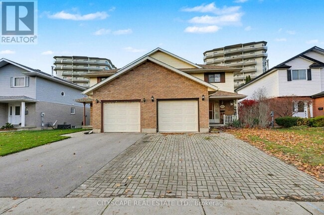 Photo - 575 Springbank Ave