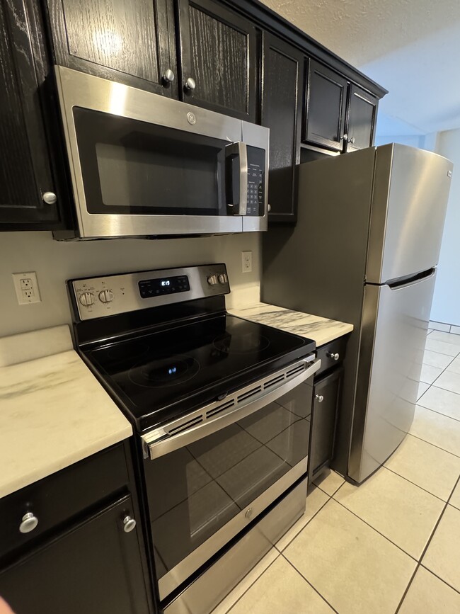 Woodfield Apartment Homes - Woodfield Apartment Homes