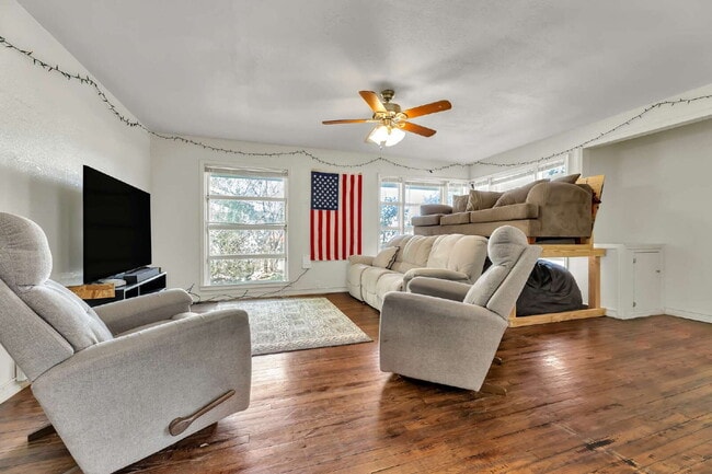 Photo - 520 Helena St