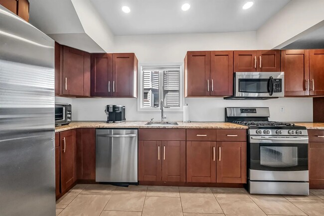 Building Photo - 90 Union Ave Unit 1