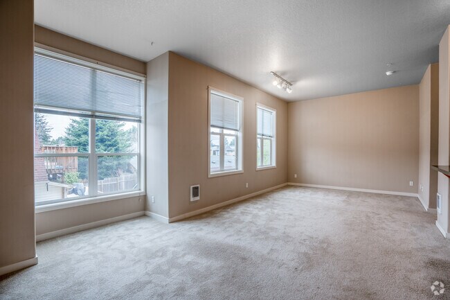 #7 Studio, 1BA, - 596SF - Livingroom