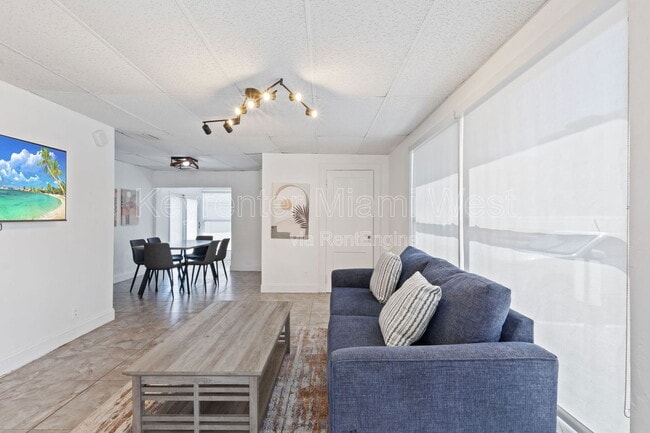 Building Photo - 699 S Federal Hwy