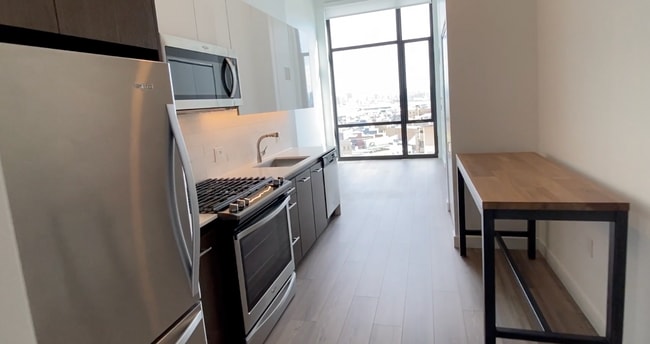 Building Photo - 1243 N Paulina St Unit 1207