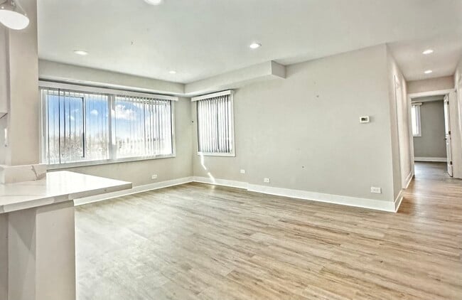 Photo - 2330 W Lunt Ave Unit 403