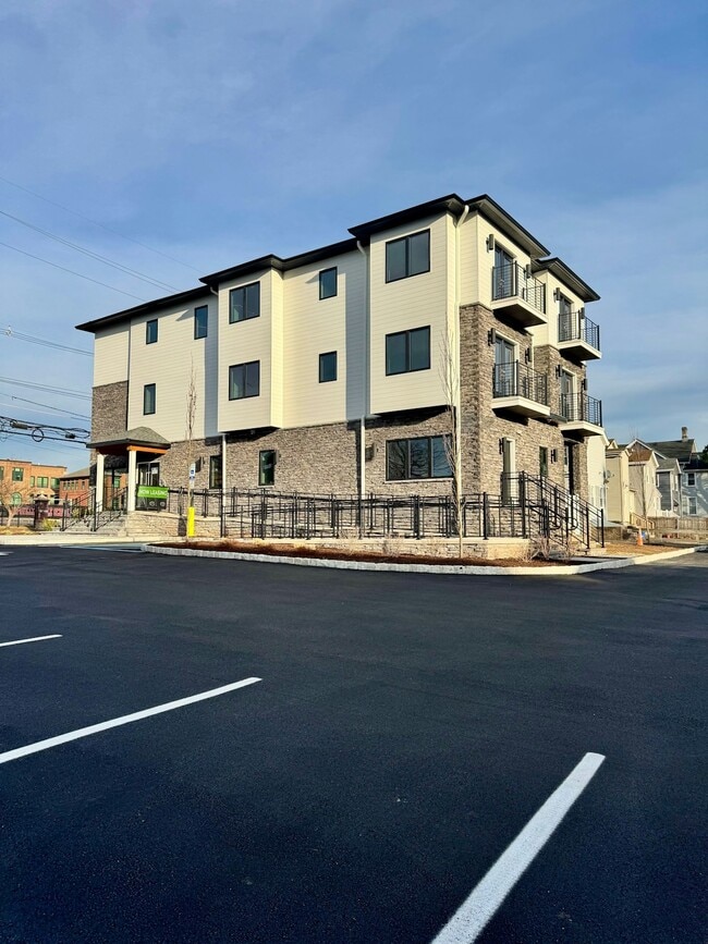 Photo - 85 W High St Unit 2F