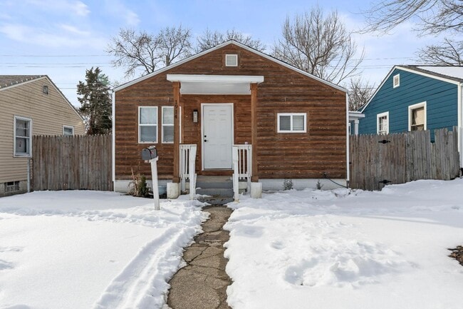 Building Photo - 1914 N Euclid Ave