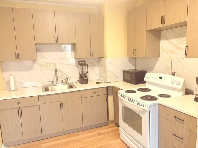 Building Photo - 202 Bellevue St Unit A